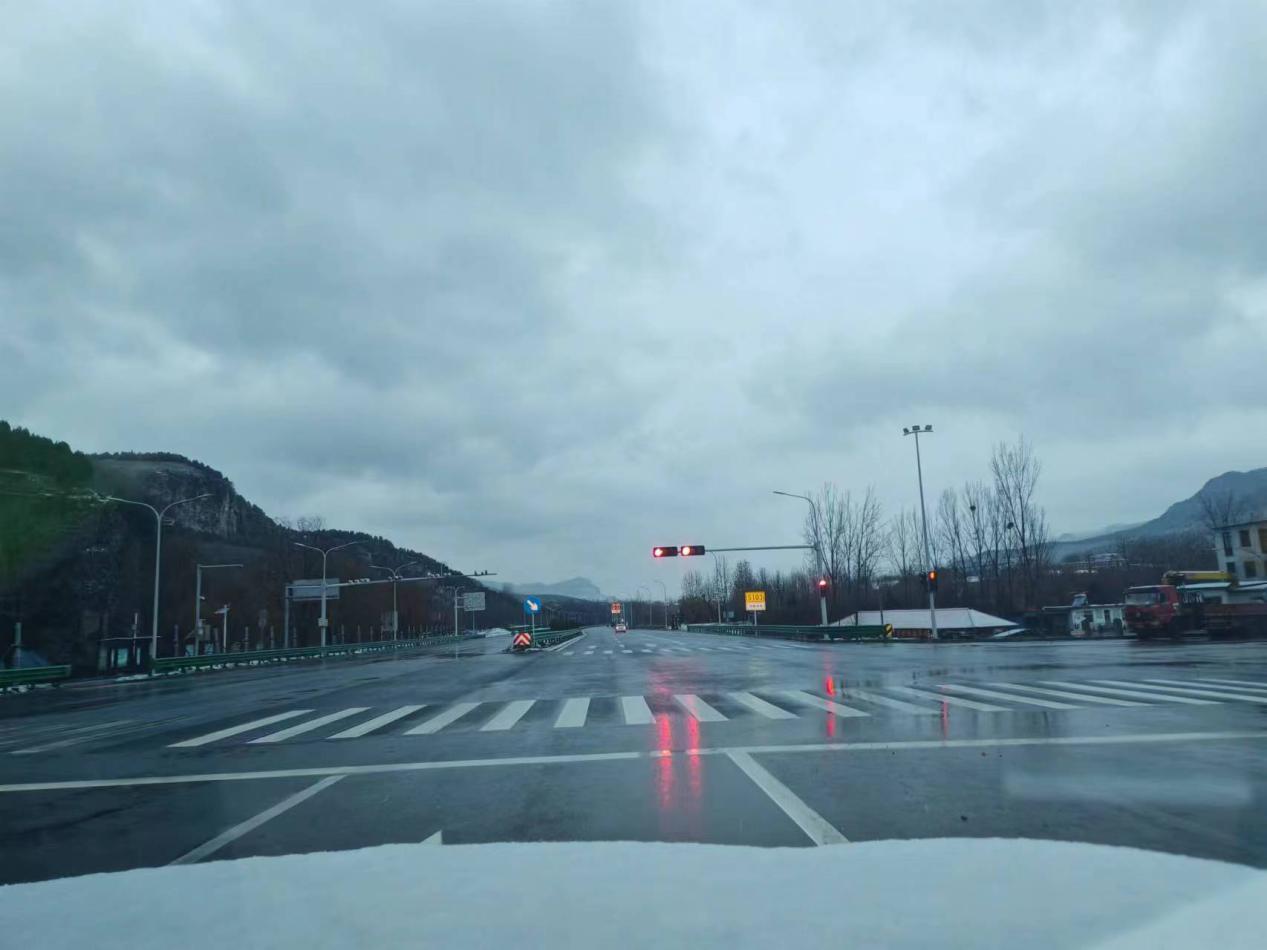 S103濟(jì)棗線市中紅符路口南至濟(jì)南泰安界段旅游公路項(xiàng)目信號燈、電警、監(jiān)控施工